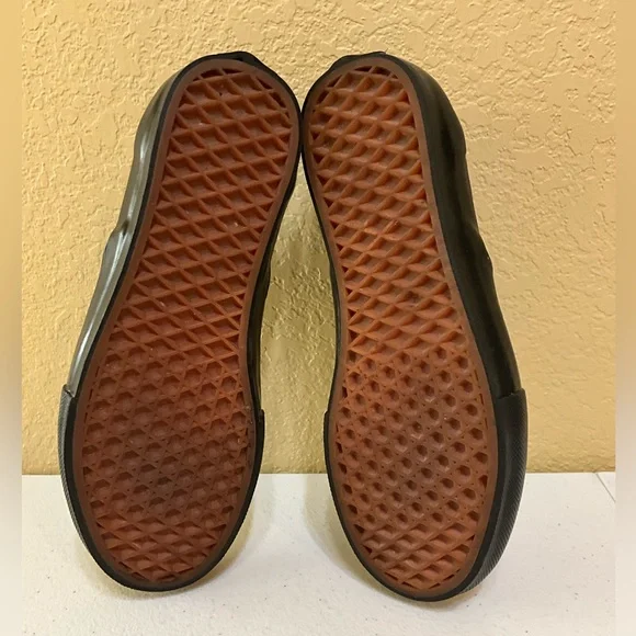 MENS VANS X CHER STRAUBERRY SLIP-ON CHEETAH SNEAKER. SIZE 6.5 - Picture 5 of 7